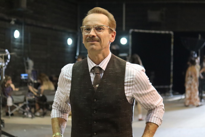 Kvůli roli v novém filmu Lady Dermacol si nechal Jan Révai narůst knírek.
