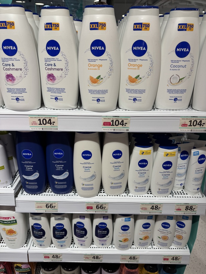 Sprchové gely Nivea o velikosti XXL (750ml) stály 104 Kč, a když jsem se dívala u konkurence, našla jsem pouze menší balení 250ml za 60 korun.