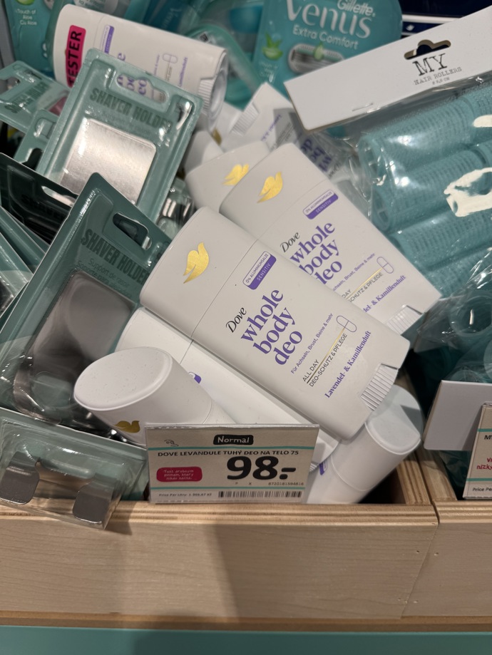 Tento celotělový deodorant od Dove vás také vyjde levněji, cena v drogeriích se pohybuje mezi 129 - 159 korunami.