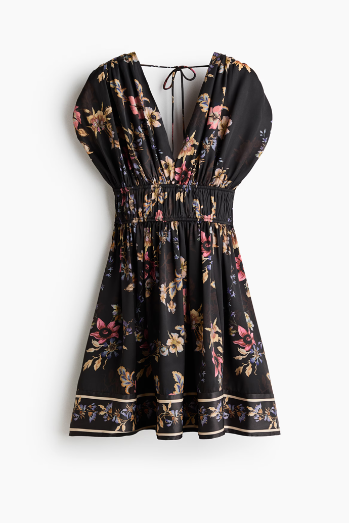 Řasené šaty s vázačkami, H&M, 749 Kč