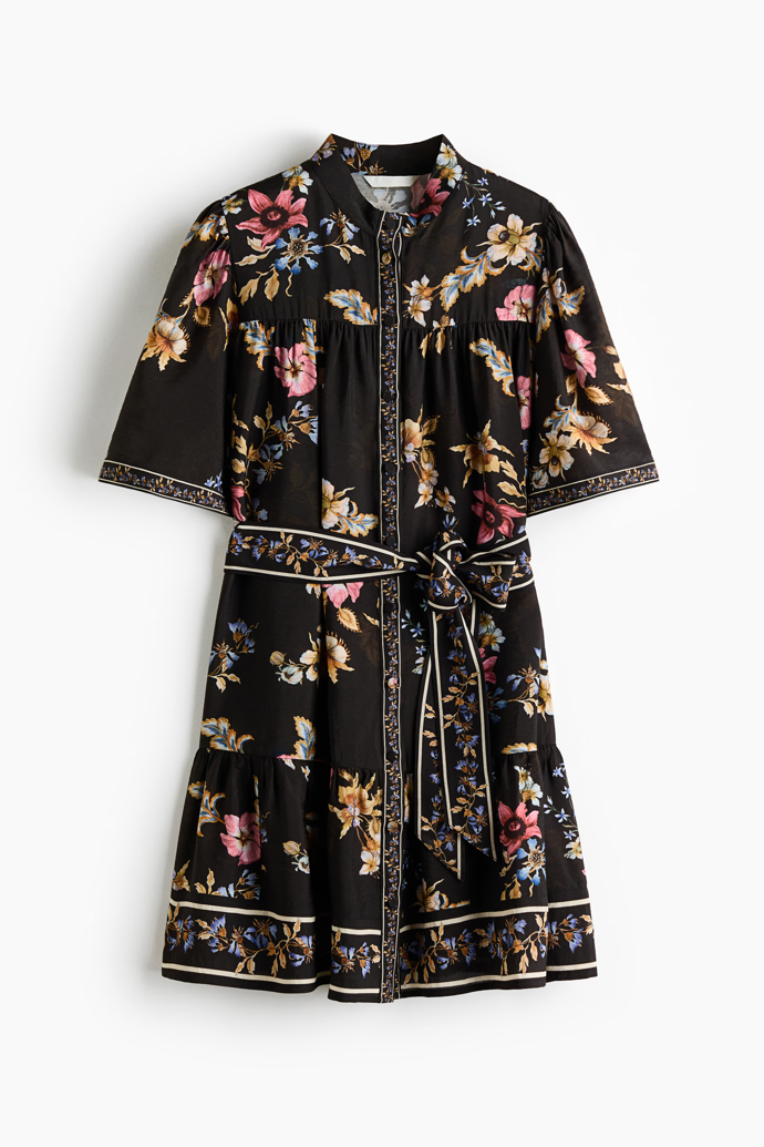 Propínací šaty s vázacím detailem, H&M, 749 Kč
