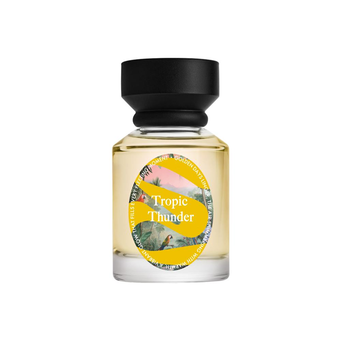 Parfémovanou vodu Tropic Thunder od značky Oriflame s kapkou opojného alkoholu zjemňují mléčná hebkost a svěžest exotického ovoce. Parfém pořídíte za 1 250 Kč.