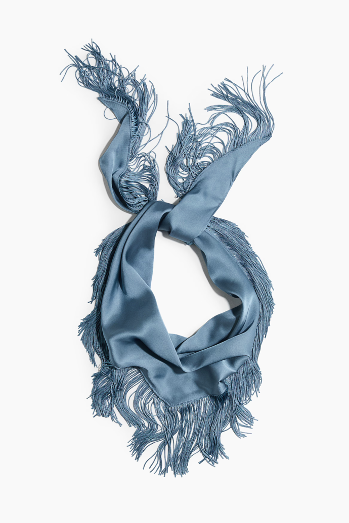Trojcípý šál s třásněmi, H&M, 379 Kč