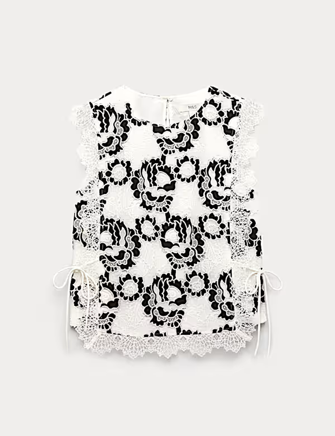 Krajkový top s detailem zavazování, Marks&Spencer, 1699 Kč