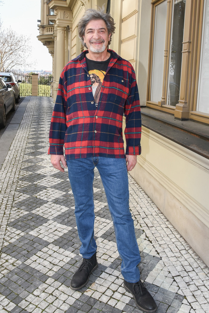 Sám o sobě říká, že je líný a tomu také odpovídá jeho styl vaření.
