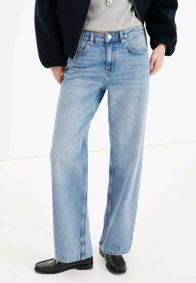 Džíny straight Mango, 499 Kč (původně 899 Kč), prodává Zalando
