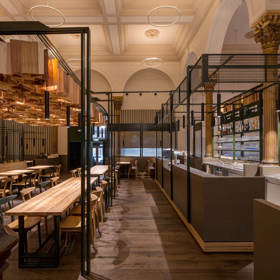 Kdysi Císařská restaurace, později kasino. Historická restaurace na Masarykově nádraží slaví pět let od své rekonstrukce 