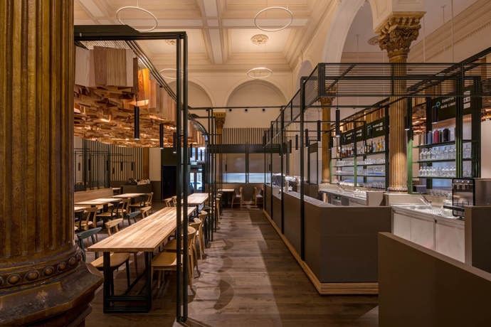 Kdysi Císařská restaurace, později kasino. Historická restaurace na Masarykově nádraží slaví pět let od své rekonstrukce 