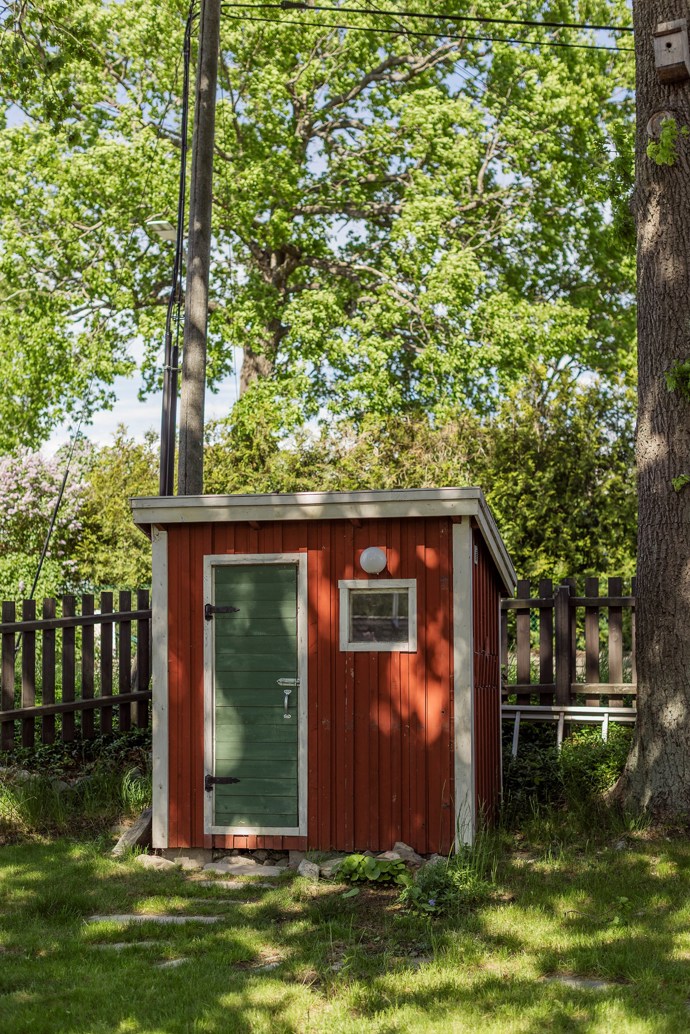 Červený dům z roku 1923 skrývá interiér, který se nebojí barev. Nejkrásnější je prosklená veranda Červený dům z roku 1923 skrývá interiér, který se nebojí barev. Nejkrásnější je prosklená veranda