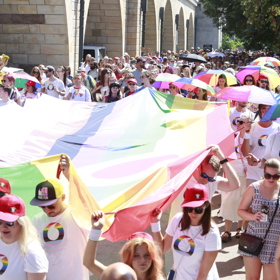 Letošní festival Prague Pride přilákal mnoho účastníků.