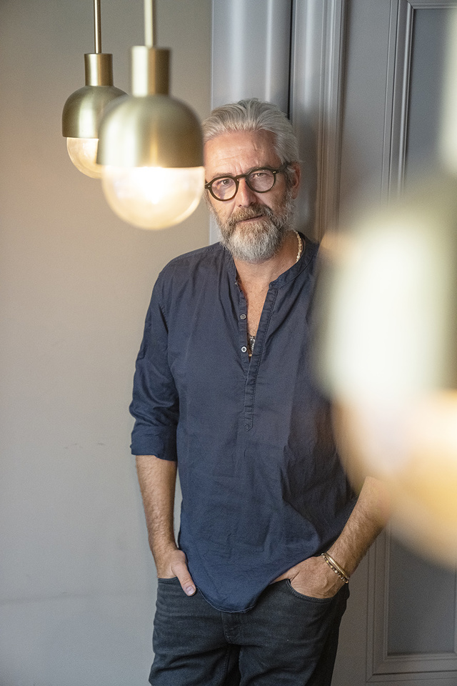Roman Zach:  Někdy se prostě stává, že máte různé herecké nabídky a pak zase třeba nemáte. To je život herce