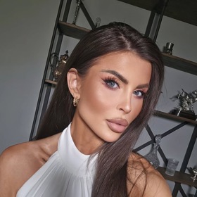 Fanoušci v komentářích pějí ódy a přirovnávají ji k Angelině Jolie.