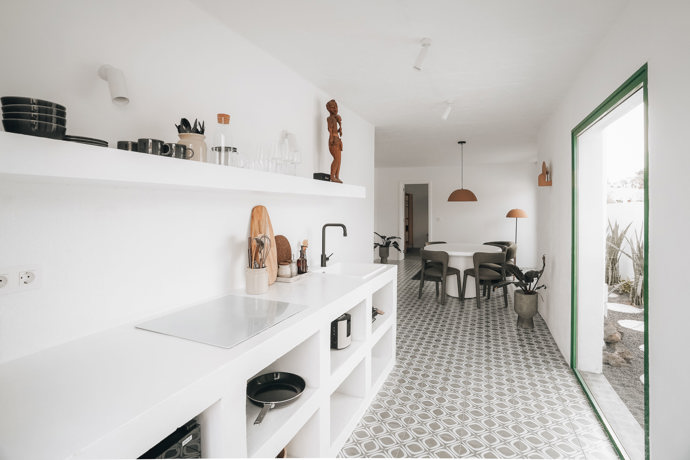 Na Lanzarote otočili dispozici naruby. Apartmán se díky tomu konečně otevřel terase i vulkanické krajině