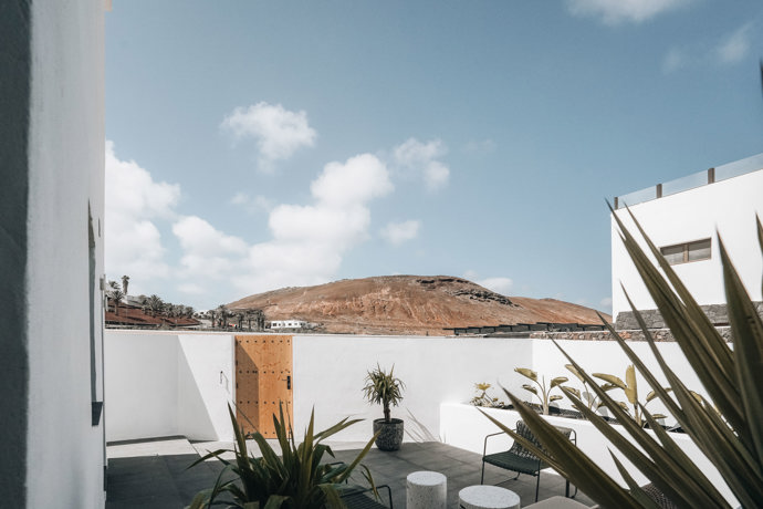 Na Lanzarote otočili dispozici naruby. Apartmán se díky tomu konečně otevřel terase i vulkanické krajině