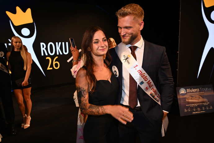 Jakub Bolek po boku manželky. 