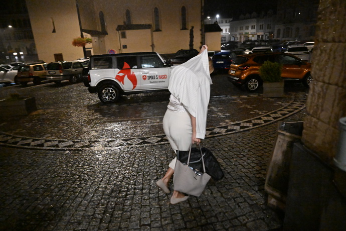 Jitka Kocurová se vydala do deště.