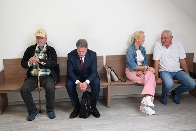 Helena Vondráčková se dostavila k soudu týkající se dědictví po Kamile Mortimer. Na místě je i otec Kamily.