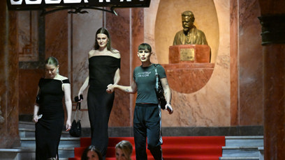 FOTO: Tadeáš Kuběnka s doprovodem na premiéře filmu Chica Checa.
