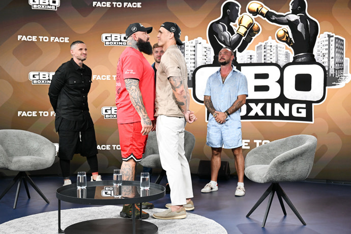 Staredown Vasila Ducára a Alexe Cverny. 