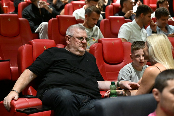 Ivo Rittig si nenechal ujít premiéru filmu Bojovník s rodinou.