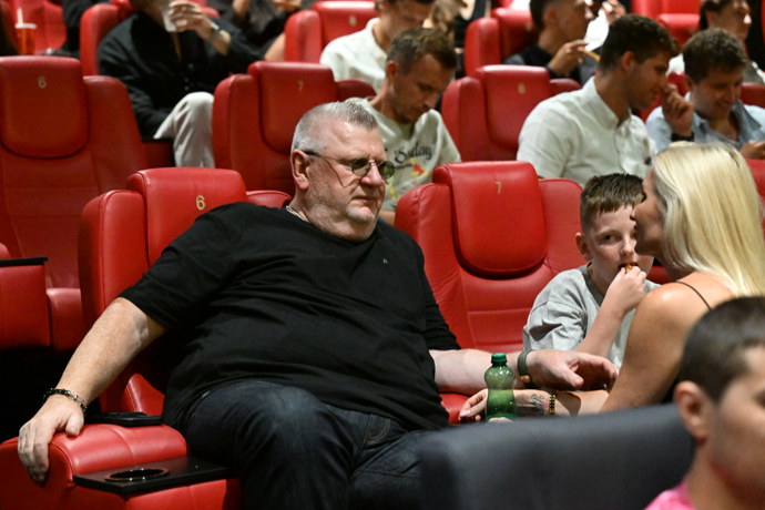 Ivo Rittig si nenechal ujít premiéru filmu Bojovník s rodinou.