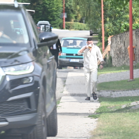 Matěj Dejdar se osvěžil půllitrem piva.