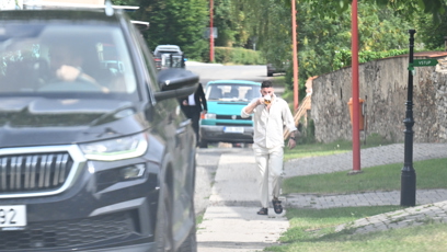FOTO: Matěj Dejdar se osvěžil půllitrem piva.