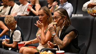 FOTO: Bára Mlejnková a Nela Slováková si po rozhovoru společně užily premiéru filmu Bojovník.