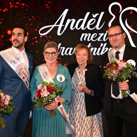Jarmila Korčáková s finalisty.