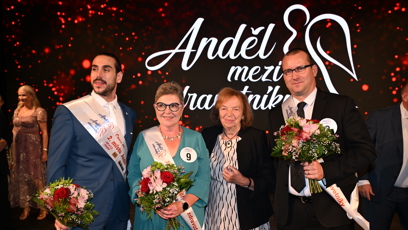 FOTO: Jarmila Korčáková s finalisty.