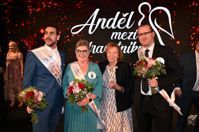Jarmila Korčáková s finalisty.