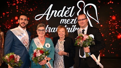 FOTO: Jarmila Korčáková s finalisty a Livií Klausovou.