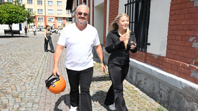 FOTO: Martin Zounar přijel na tiskovku Novy na skútru. Hned se šel přivítat se svou dcerou Claudií.