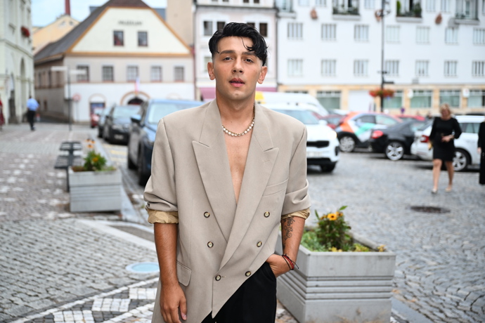 Jan Bendig ukázal extravagantní outfit.