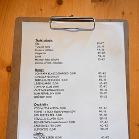 Náhled na nápojové menu Hostince U Zlatého buřtu.