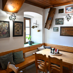 Uvnitř hostince to vypadá opravdu útulně.