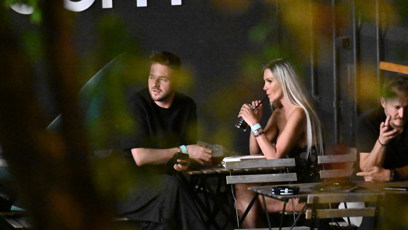 FOTO: Denise Ayverdi alias Bobina si dala něco dobrého k pití.