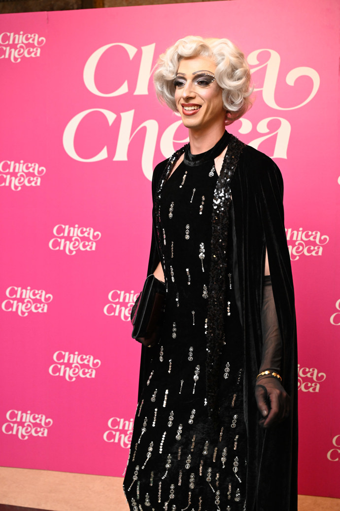 Herec Jan Cina překvapil! Na premiéru filmu Chica Checa dorazil jako Drag queen.