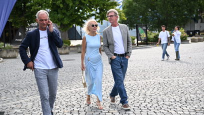 FOTO: Veronika Žilková po boku režiséra Jiřího Stracha a Ivana Trojana.