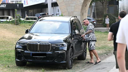 FOTO: Karlos Vémola dorazil na Štvanici v luxusním SUV BMW X7, kterým nahradil svůj ikonický Mercedes G.