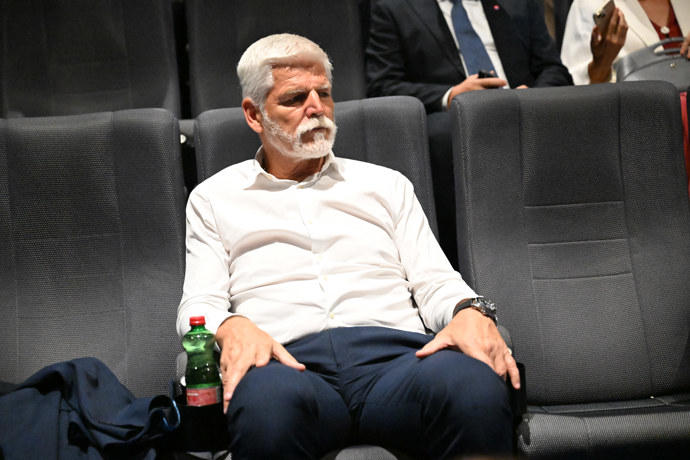 Prezident Petr Pavel v kině.