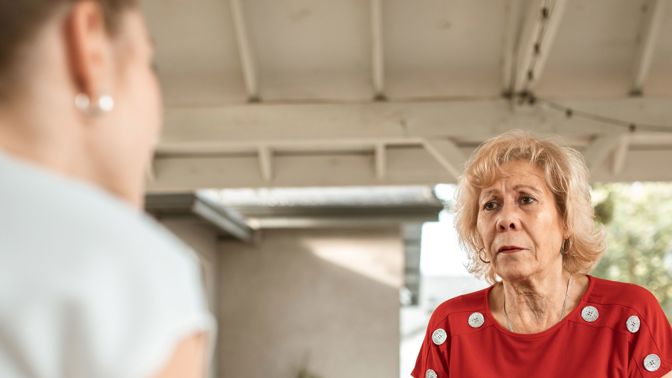 „Děti mě přesvědčily, že domov důchodců bude nejlepší řešení, jsem nešťastná a není cesty zpátky,“ svěřuje se Alžběta