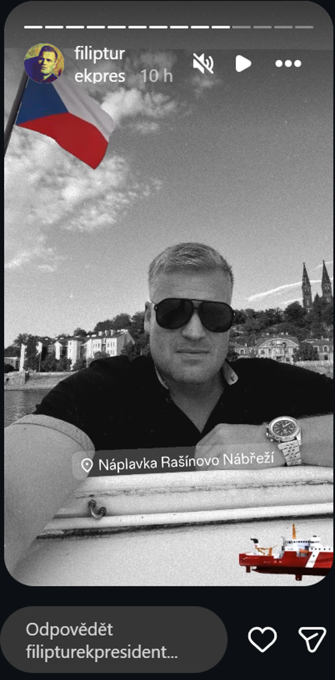 Filip Turek se pochlubil fotkou z jachty.