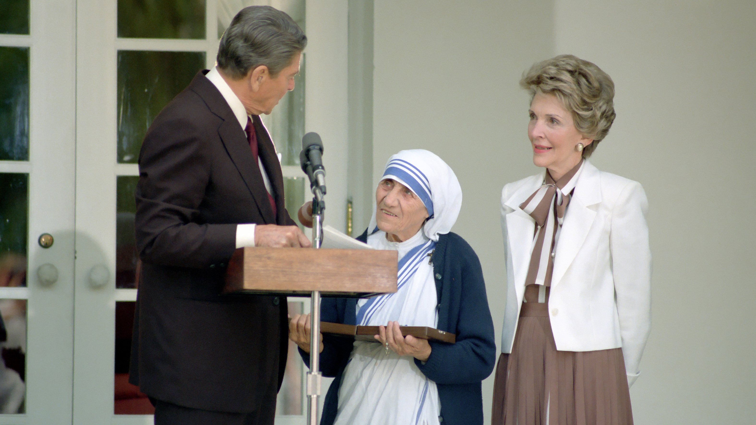 Matka Tereza a prezident Ronald Reagan.
