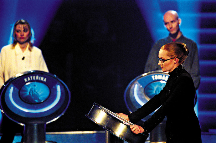 V roce 2002 se rolí přísné moderátorky proslavila.