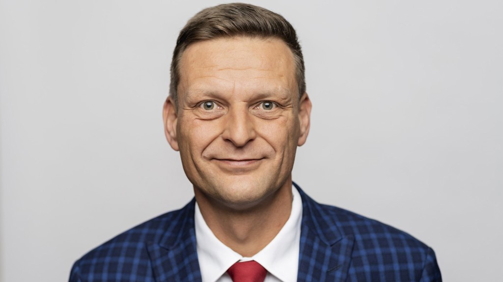 Poslanec Marek Novák.