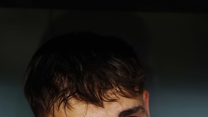 FOTO: Matěj Jurásek maže příspěvky proti Spartě.