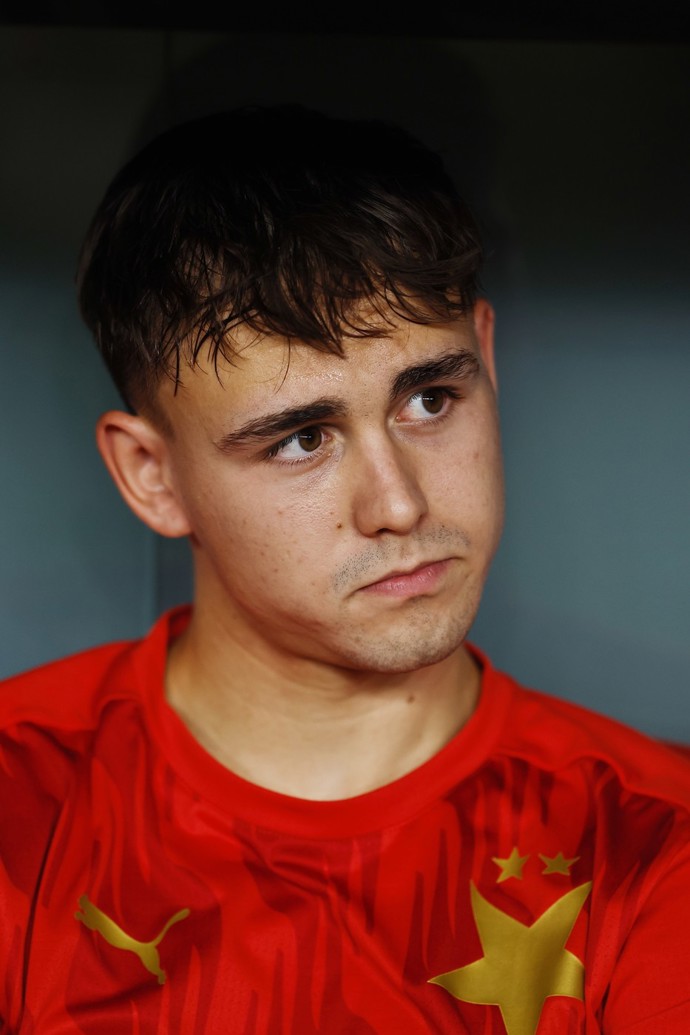 Matěj Jurásek maže příspěvky proti Spartě.