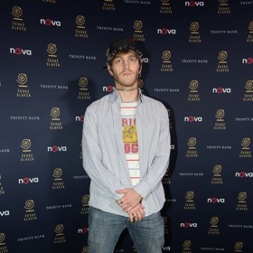 Matěj s velkou nadsázkou zpívá o nepotismu