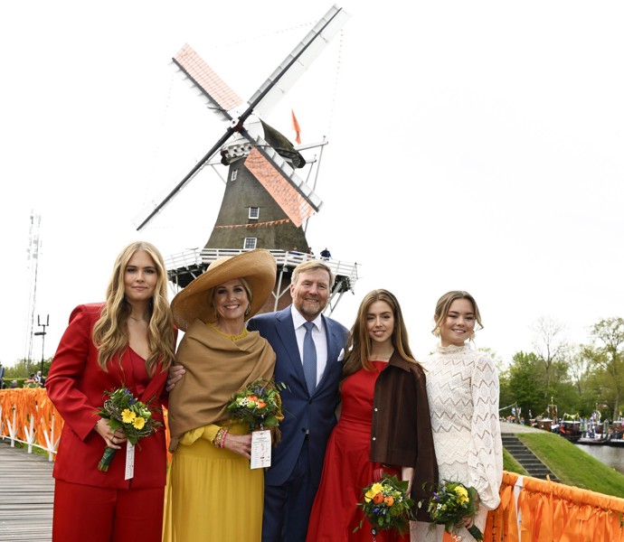 Královská rodina - princezna Amalia, královna Máxima, král Willem Alexander, princezna Alexia a princezna Ariane.